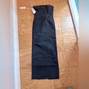 NWT XS Aritzia 90s denim tube dress in black. Sold out online!